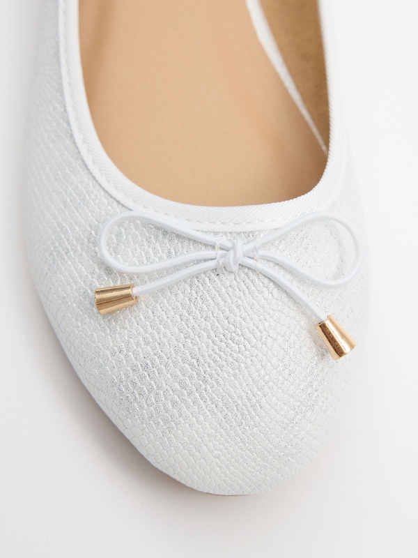 Bailarina efecto piel de serpiente blanco vista detalle