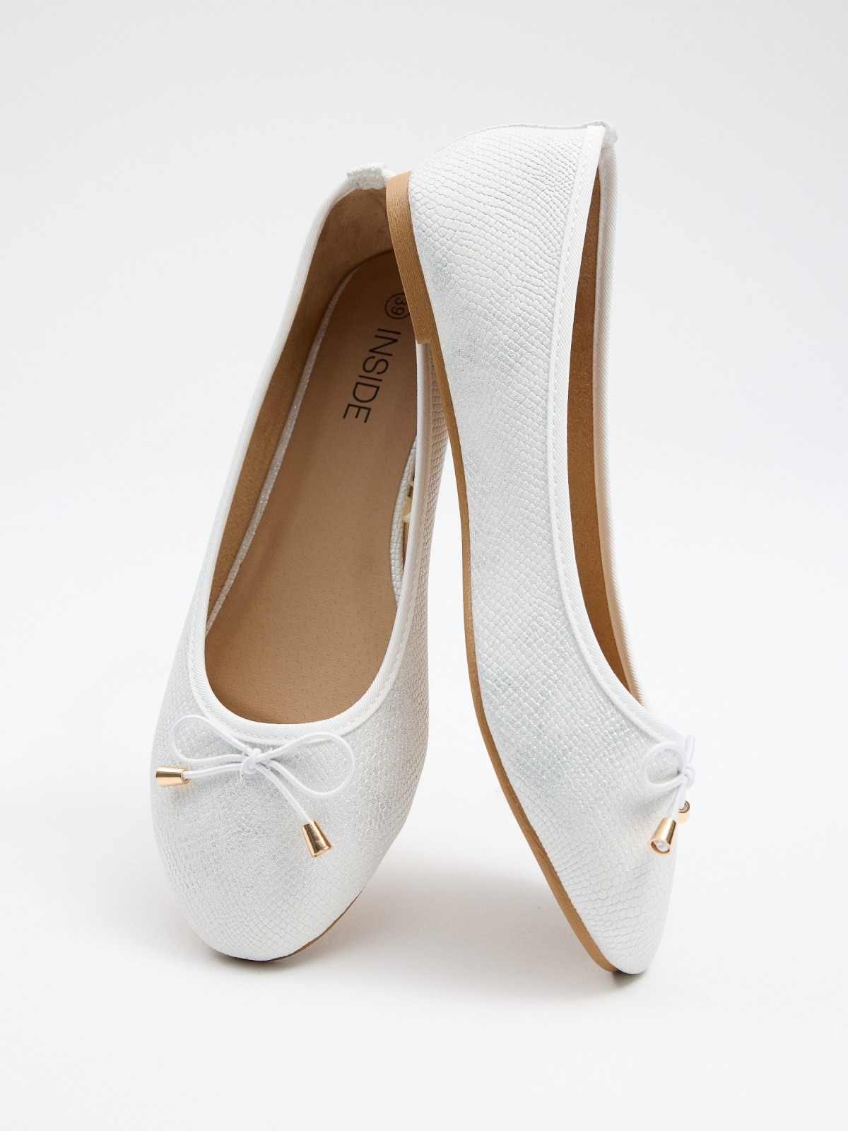 Bailarina efecto piel de serpiente blanco vista detalle