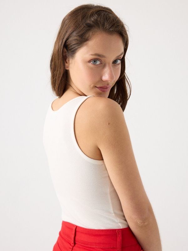 Camiseta tirantes encaje blanco vista media trasera