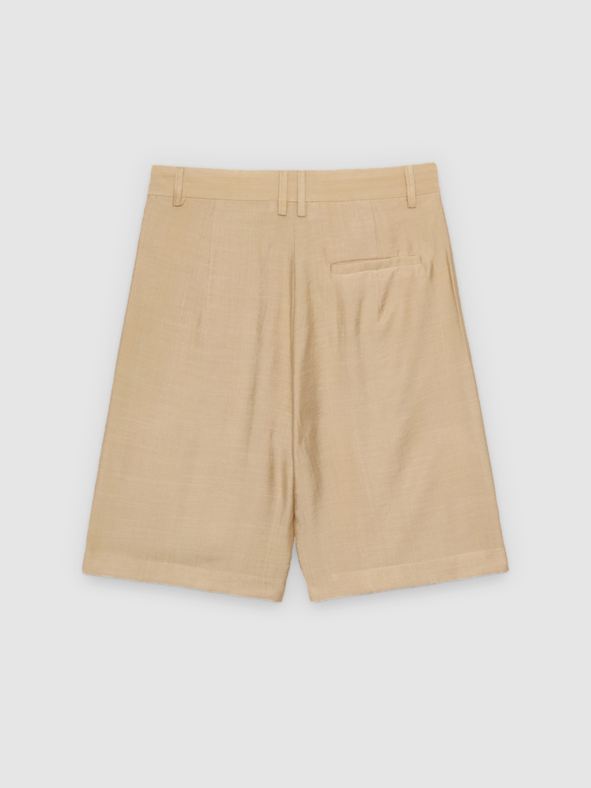Mid-rise fluid Bermuda shorts sand back view