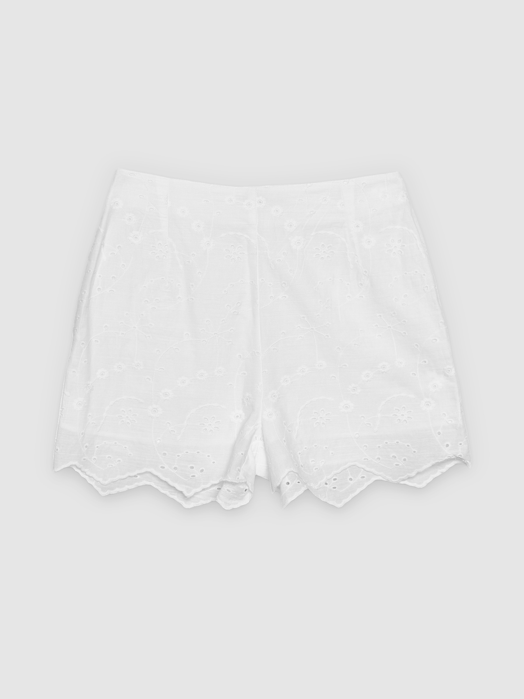 Shorts bordado suíço de tiro alto branco vista meia frontal