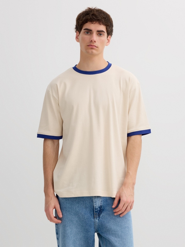 Camiseta Básica Cuello Redondo crudo vista media frontal