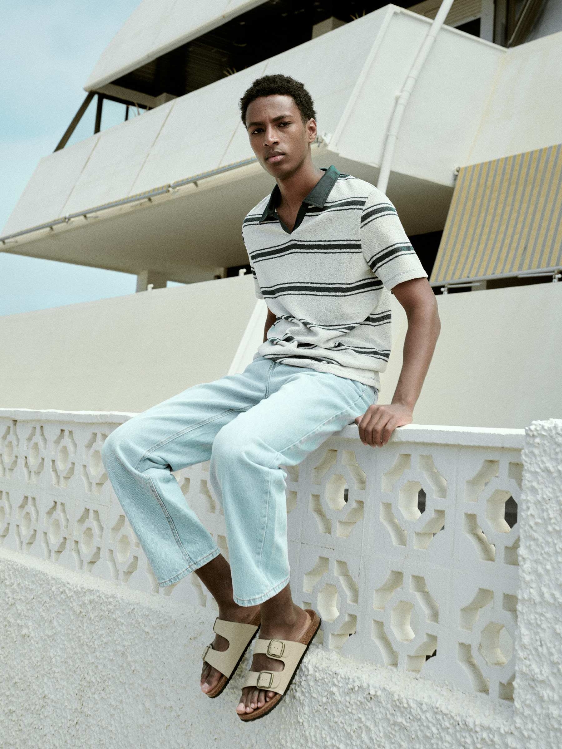 Flat sandal with double strap buckle sand. sand