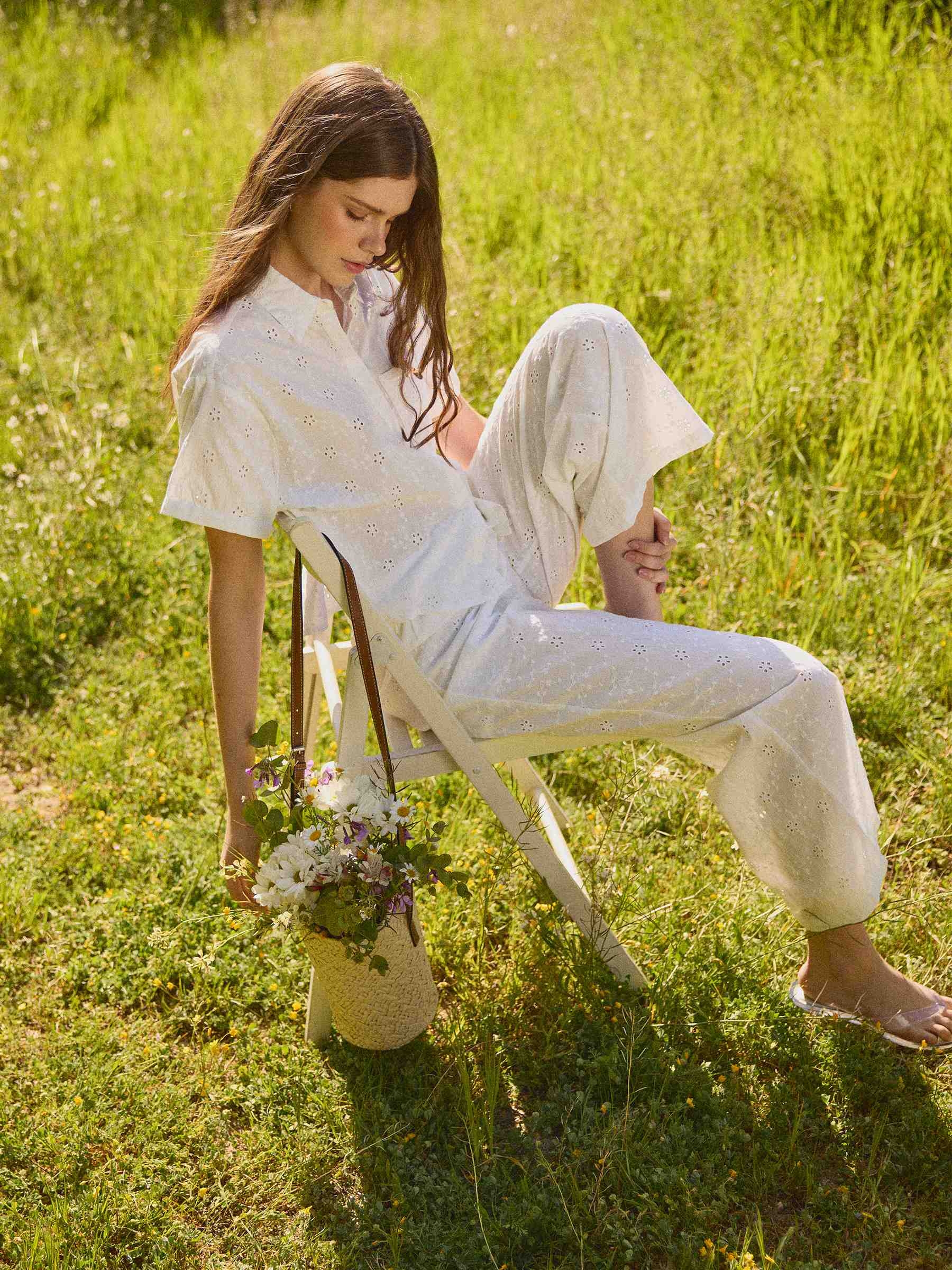 Camisa bordado suizo oversize blanco vista media frontal