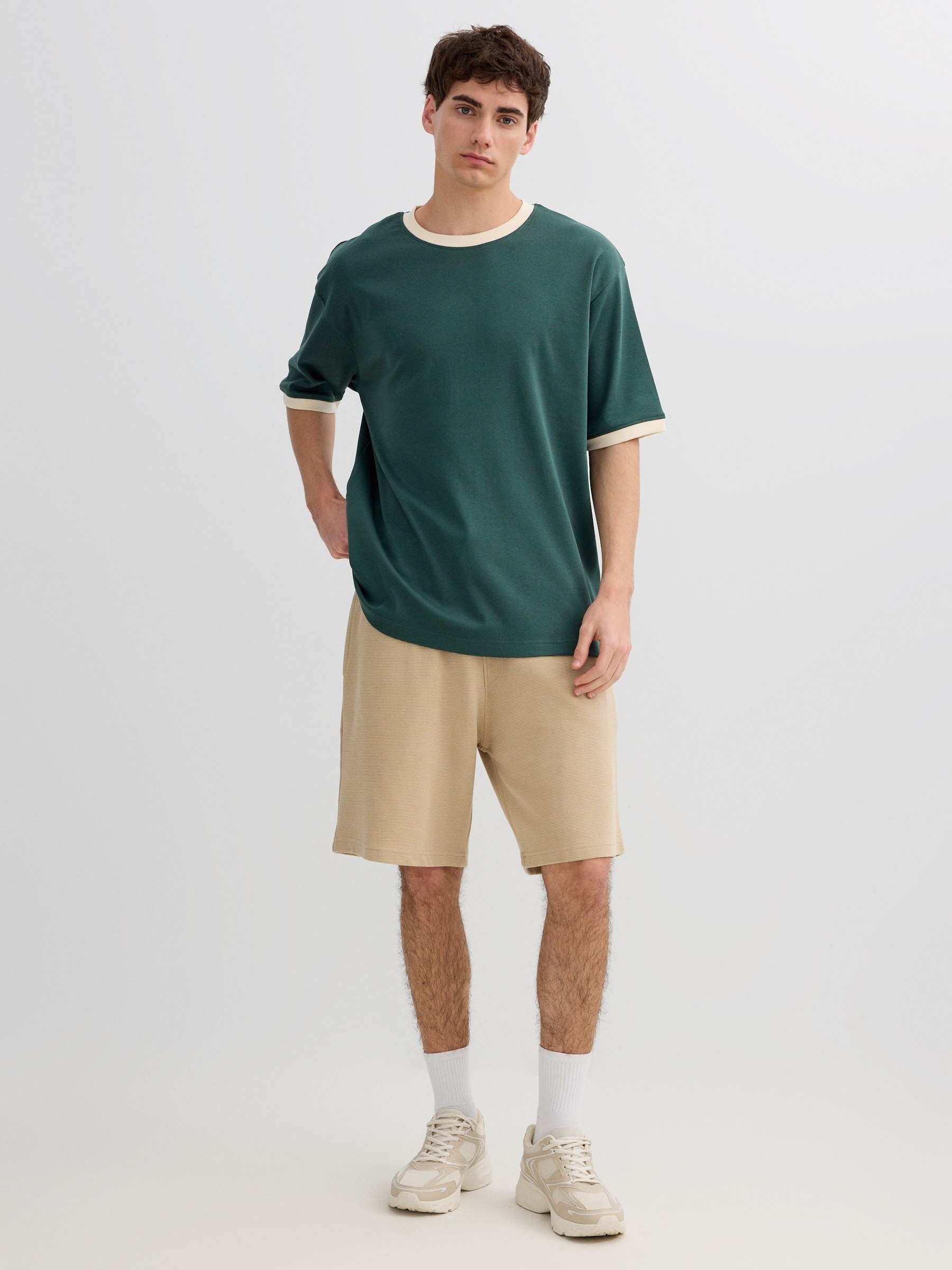 Camiseta Básica Gola Redonda verde escuro vista meia frontal