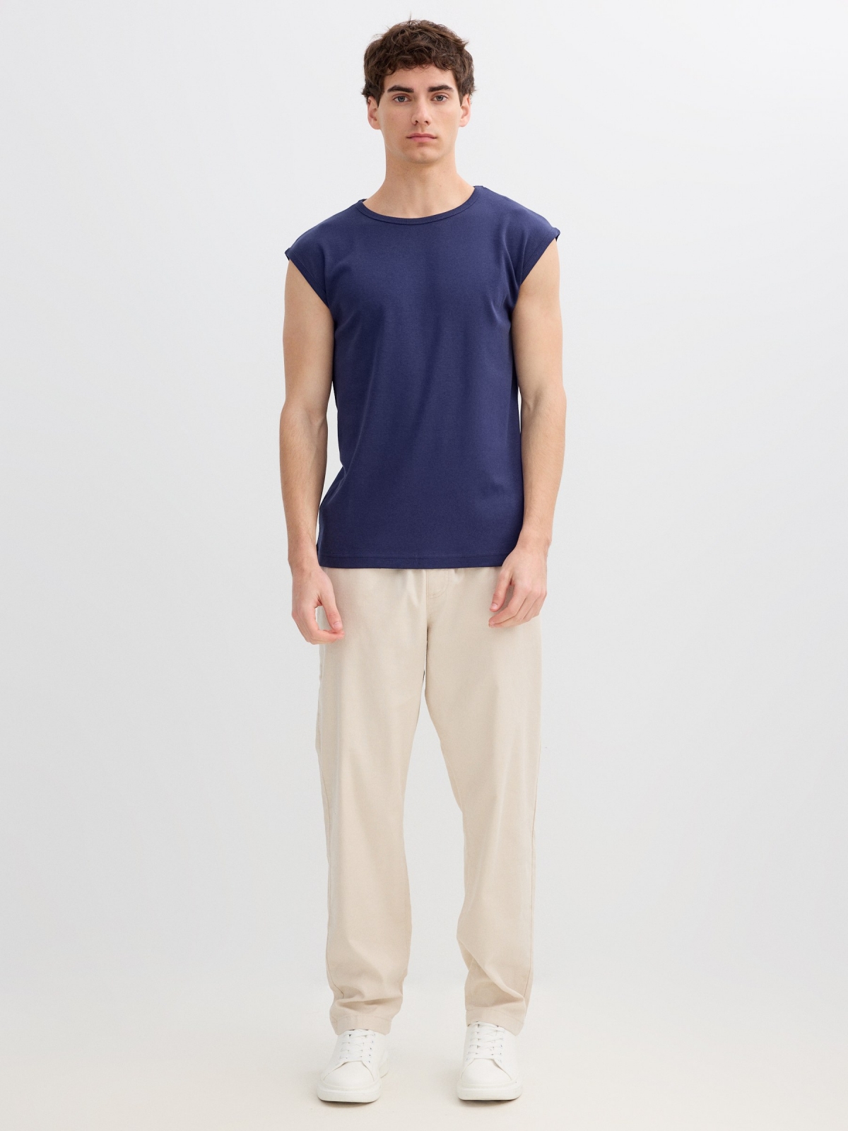 Basic sleeveless shirt blue front view