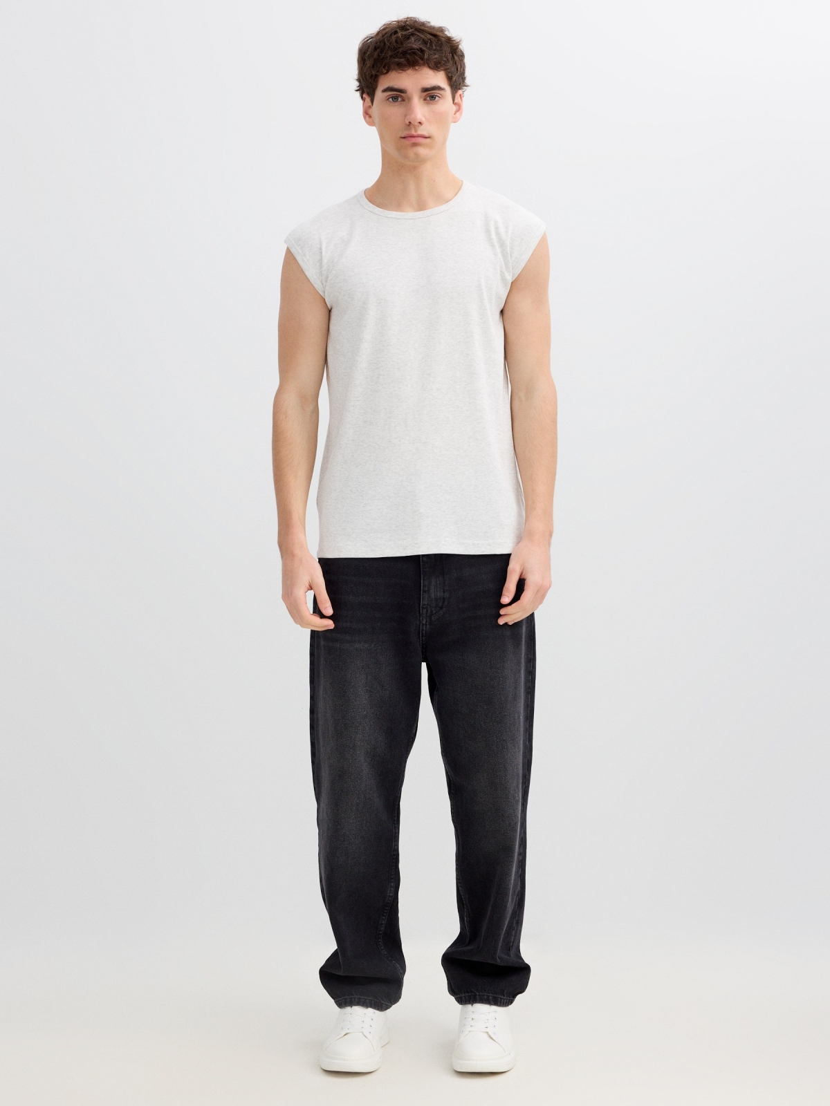 Basic sleeveless shirt grey front view