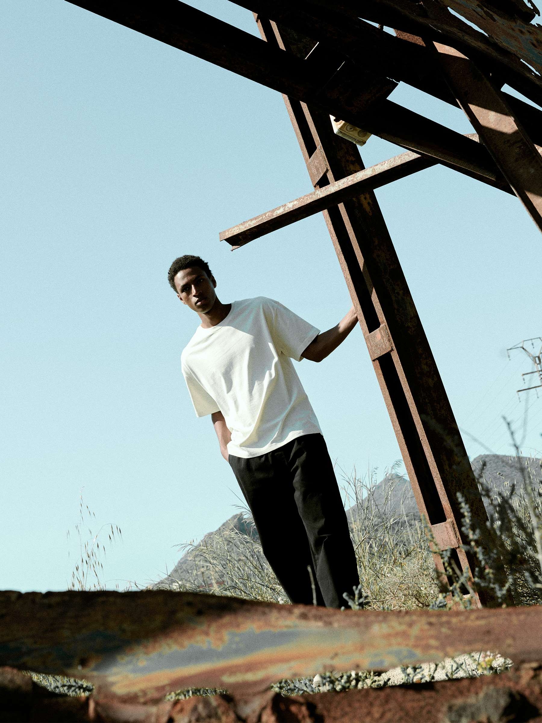 Basic cotton t-shirt raw middle front view