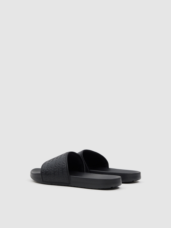 chinelo para piscina preto vista traseira 45º