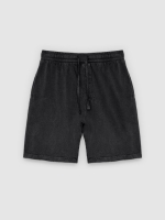 %Pto% Bermuda esportiva felpuda com cordões preto vista frontal