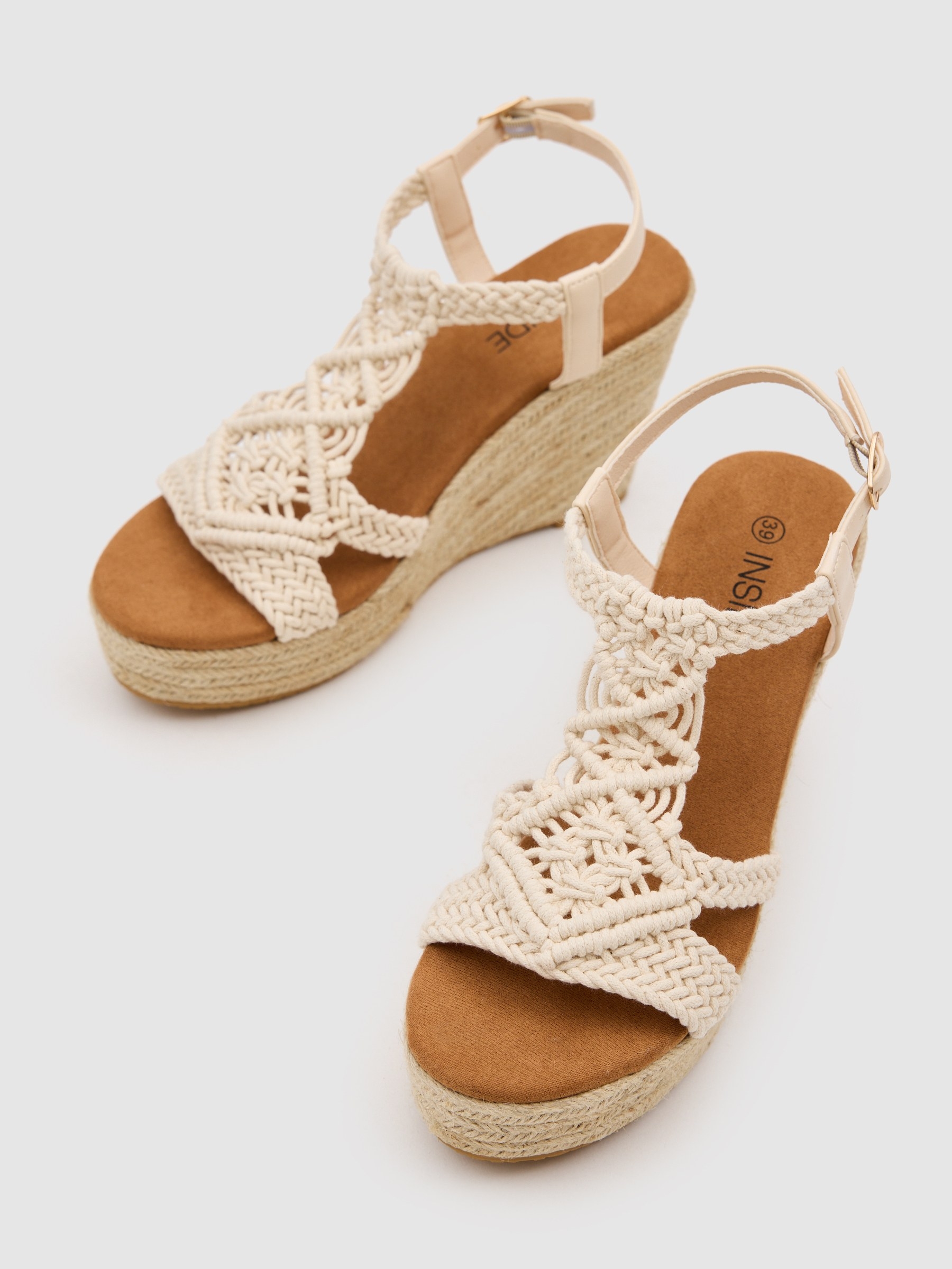 High wedge macramé sand
