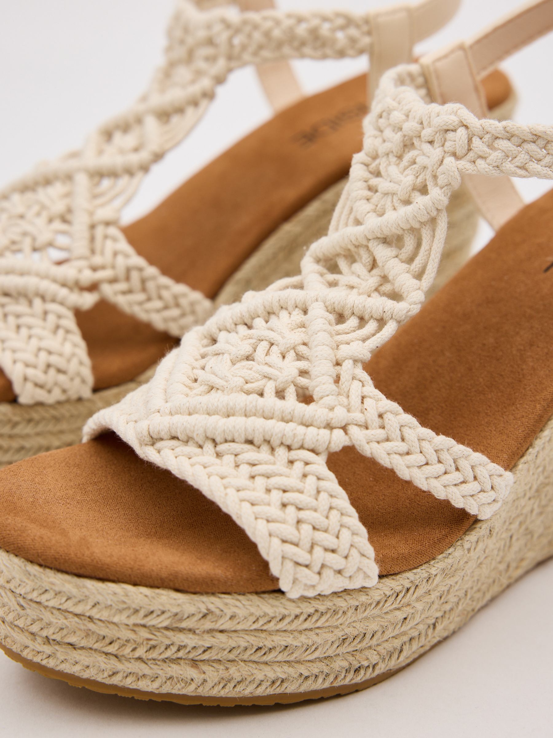 High wedge macramé sand