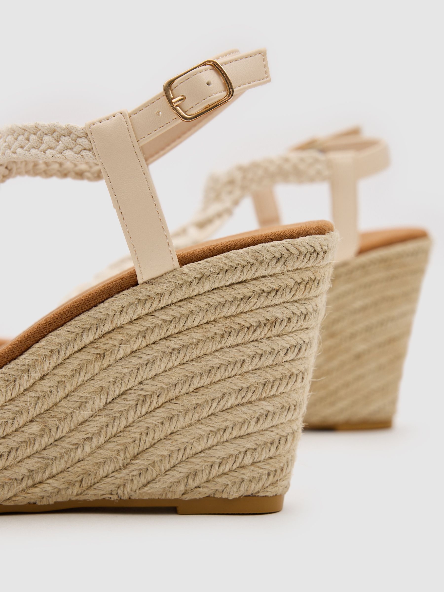 High wedge macramé sand