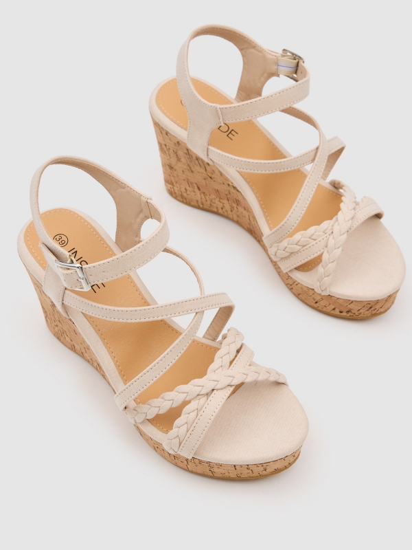 Cuña sandalia tiras beige vista cenital