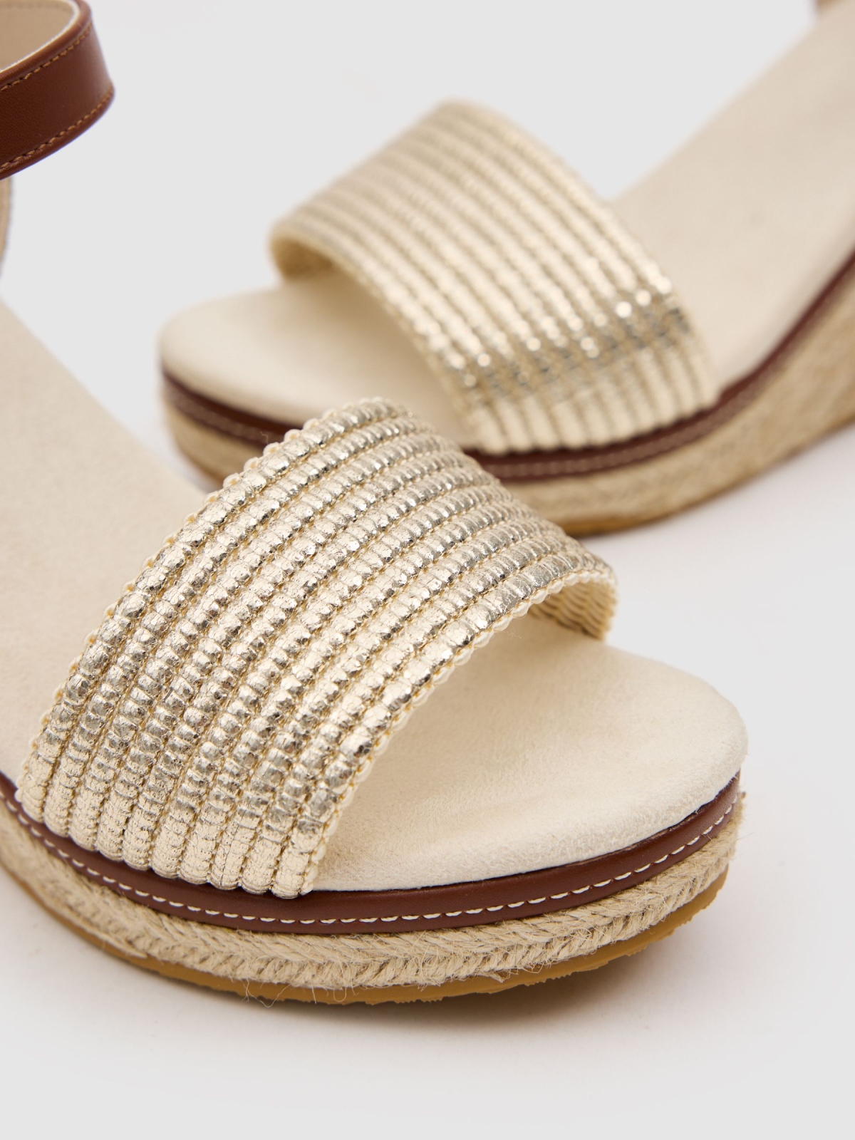 Braided jute wedge golden detail view