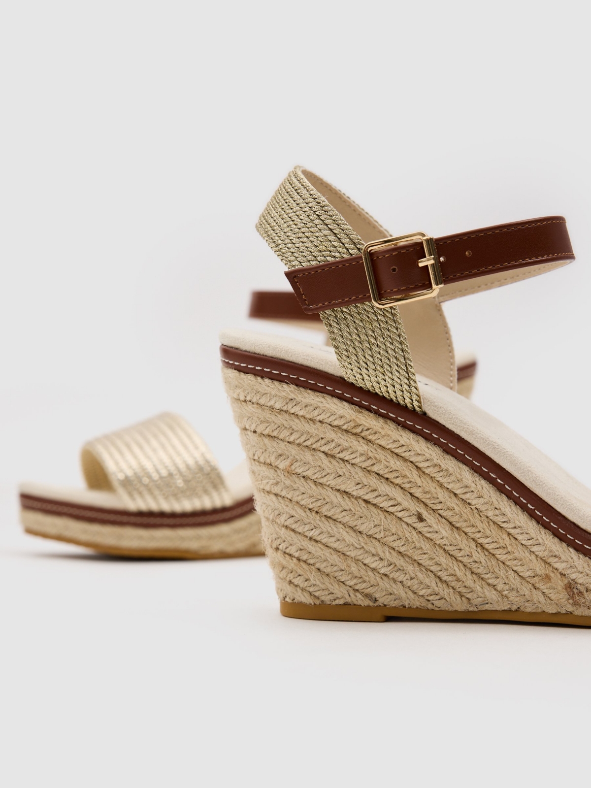 Braided jute wedge golden detail view