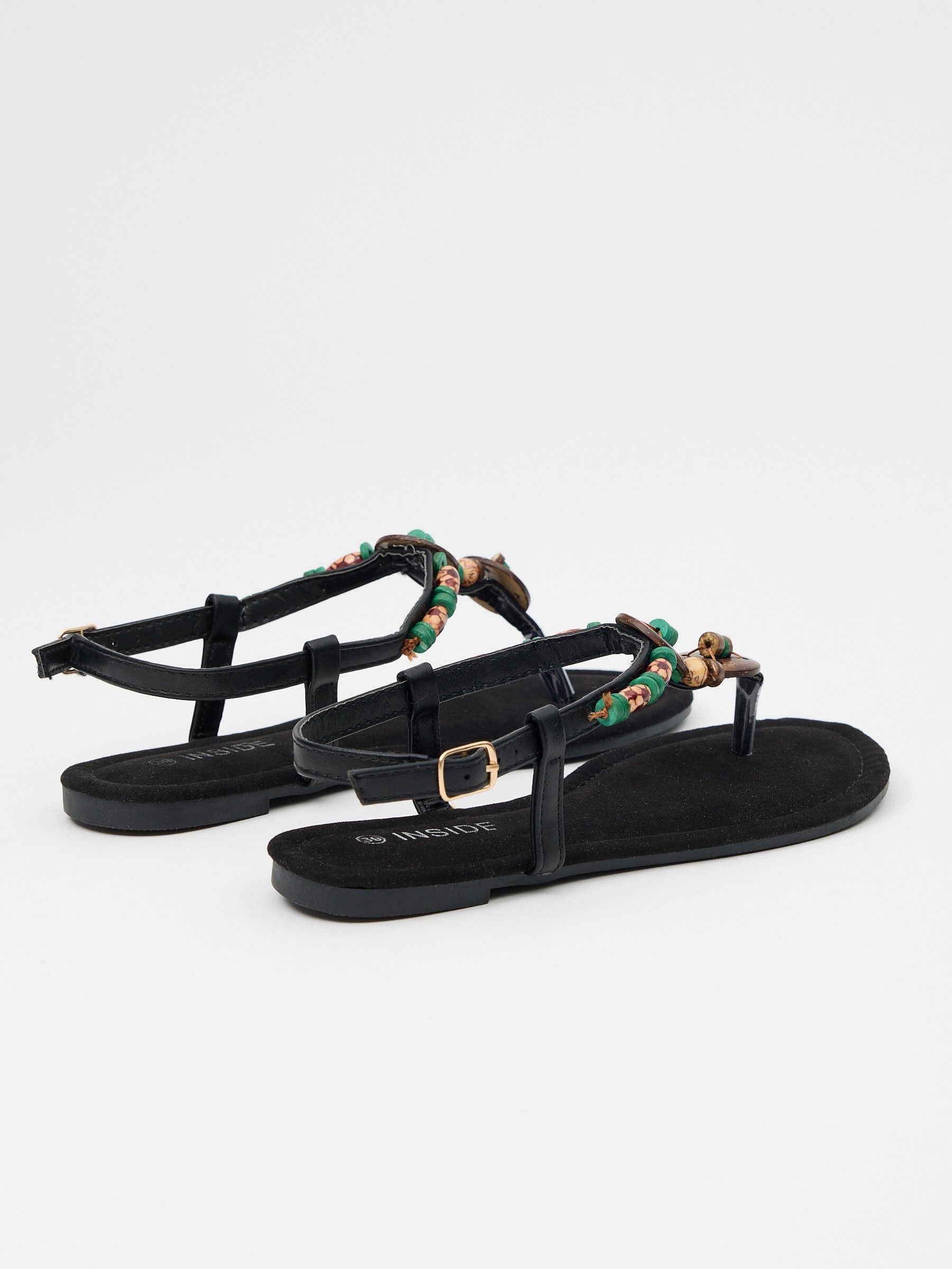 Sandalia dedo tira con avalorios multicolor