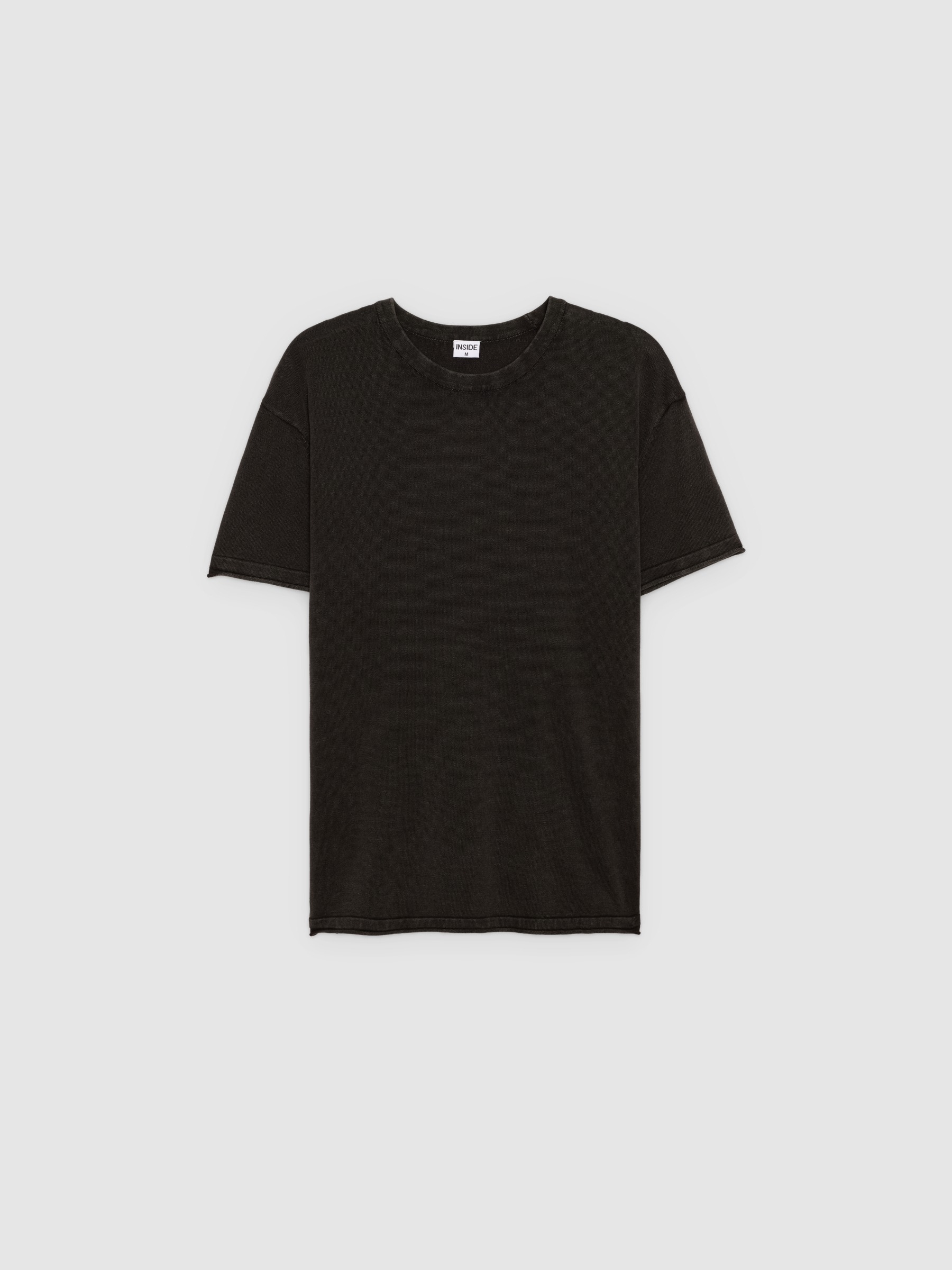 Camiseta básica de algodão preto vista meia frontal