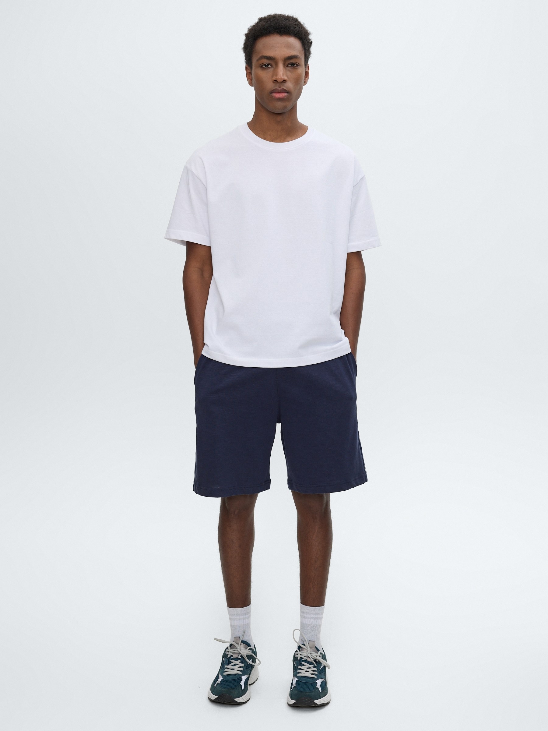 Bermuda jogger with side stripes navy middle front view