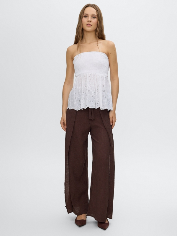 Calça fluida wide leg com laço marrom vista geral frontal