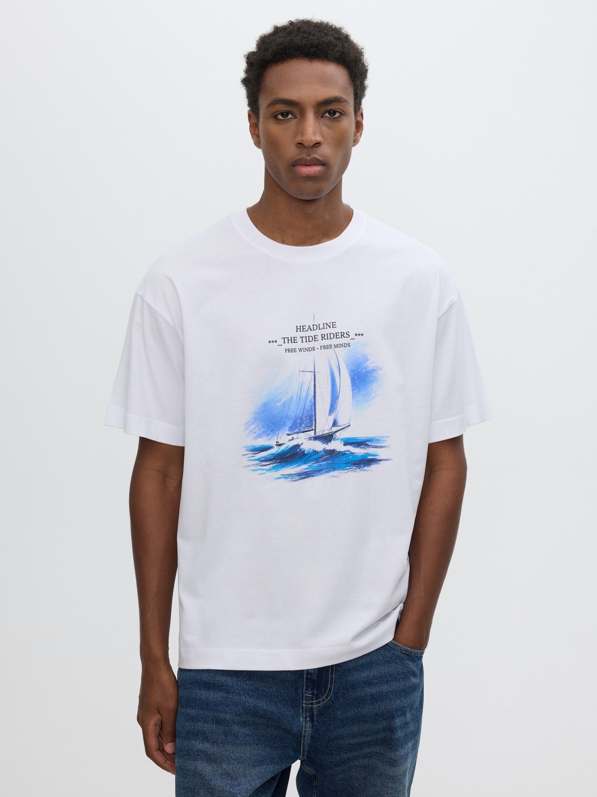 Camiseta estampada veleiro branco vista meia frontal