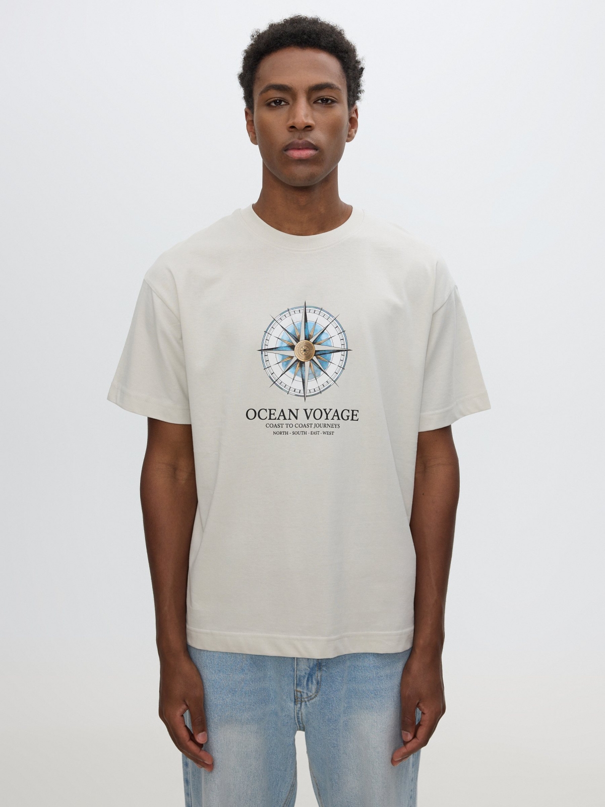 Camiseta texto ocean voyage cinza claro vista meia frontal