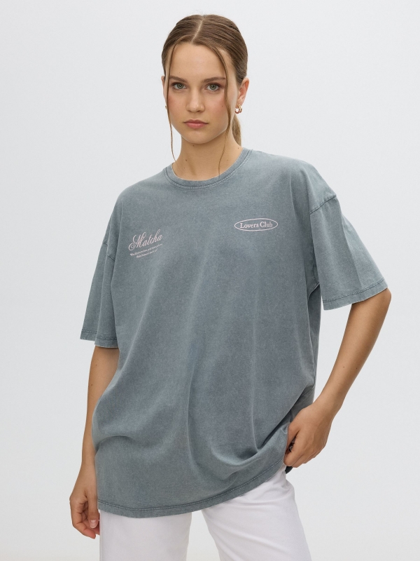Camiseta oversize lavada gris azulado vista media frontal