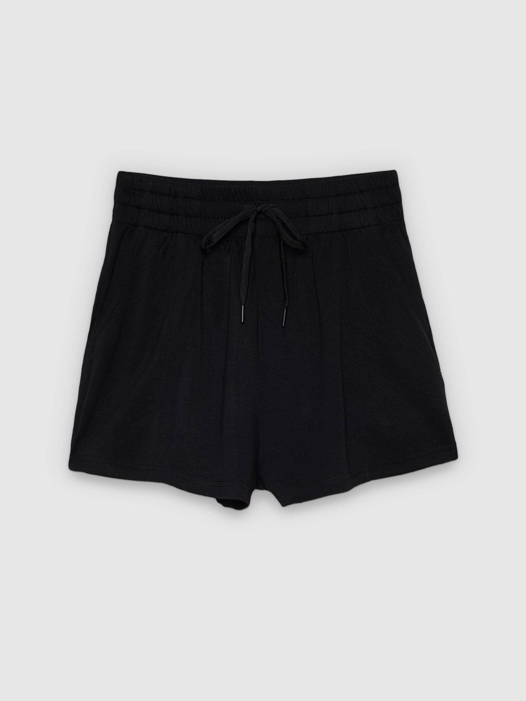 Short fluido soft  bolsillos negro vista media frontal
