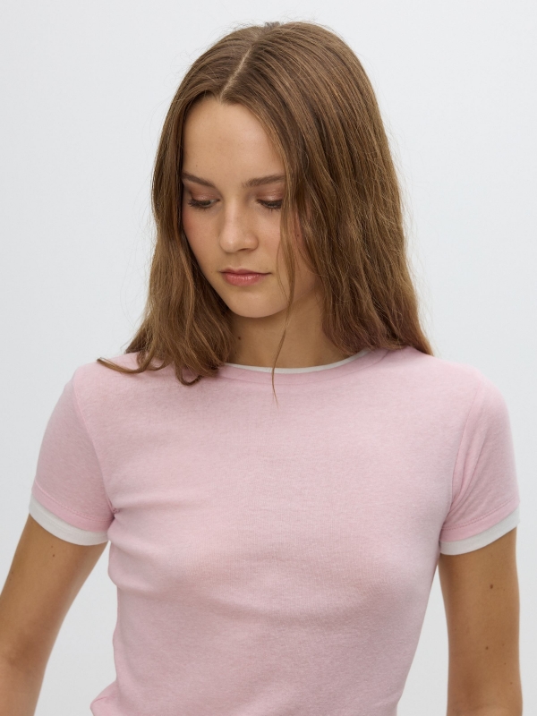 Camiseta de efecto doble capa rosa claro vista detalle