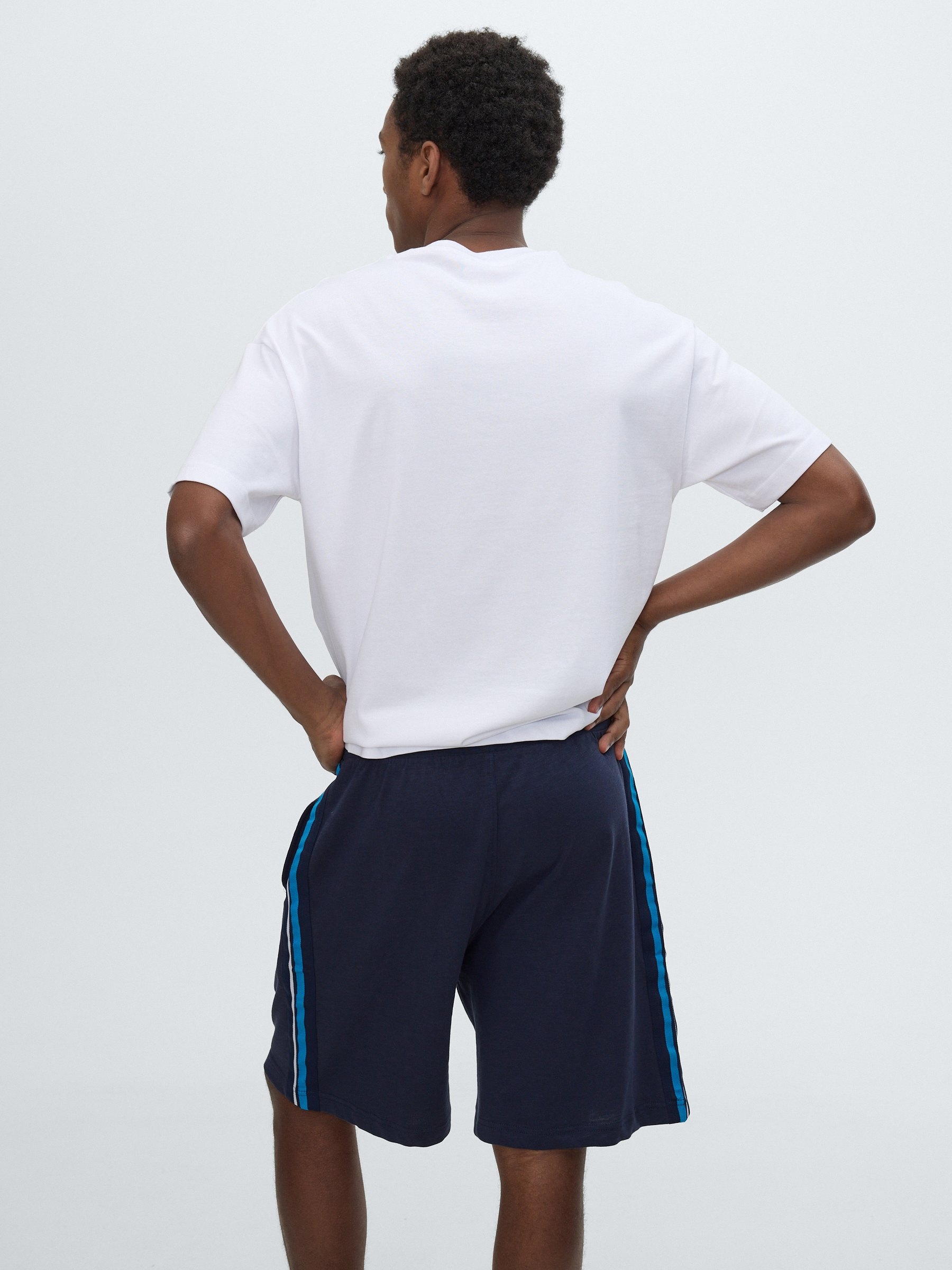Bermuda jogger with side stripes navy middle front view