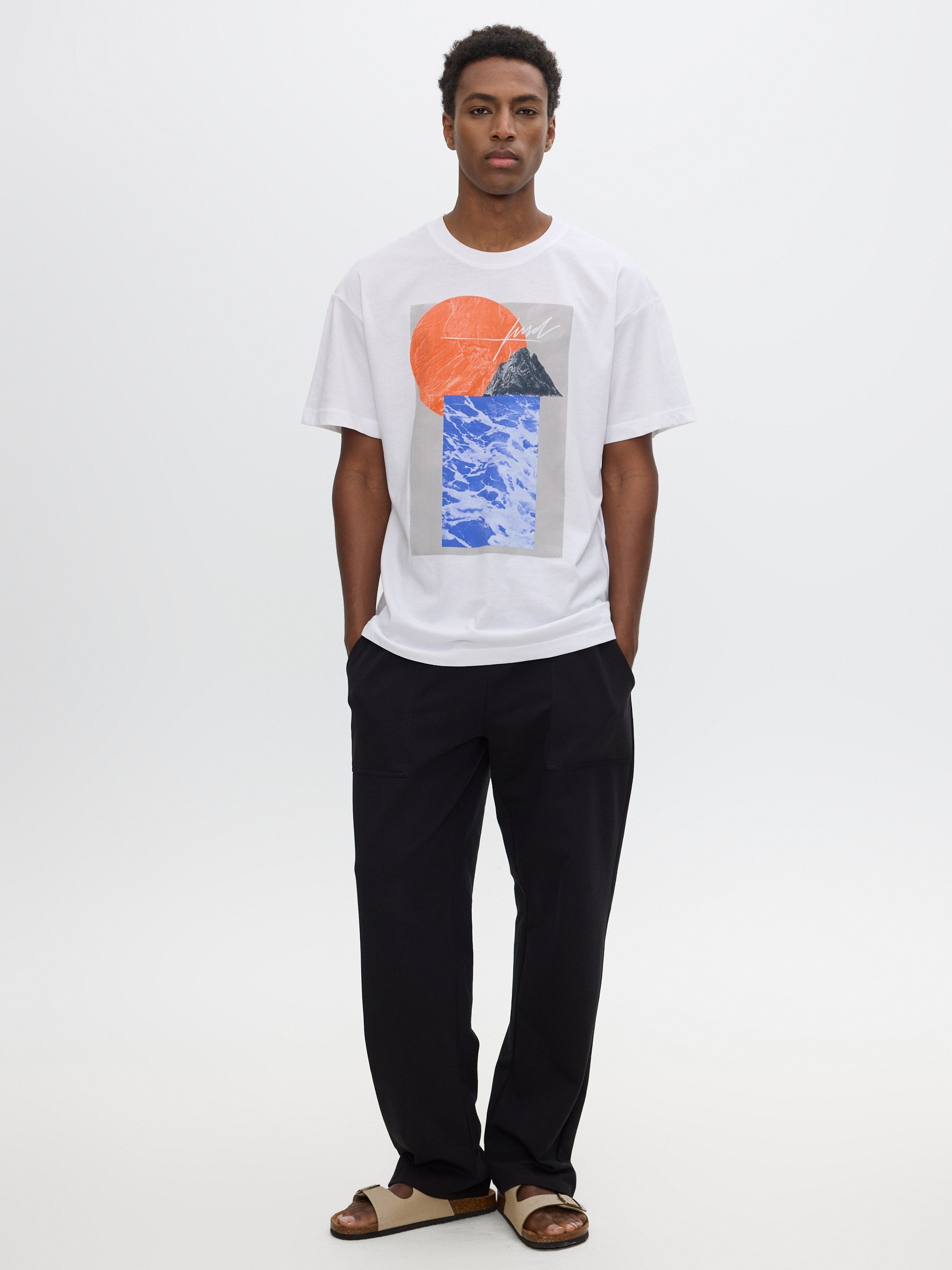 Camiseta abstrata de manga curta branco vista meia frontal