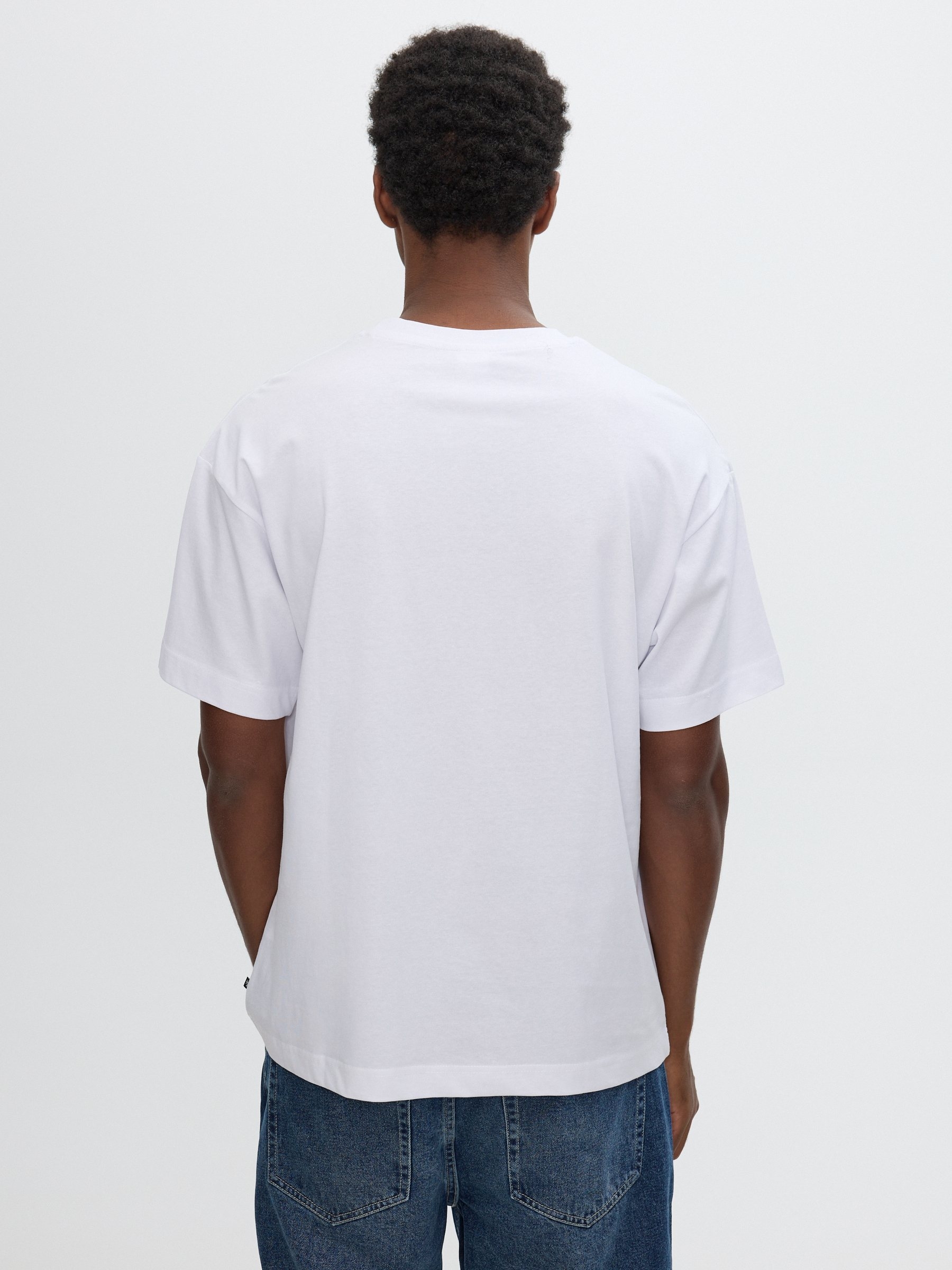 Sailboat print T-shirt white middle front view