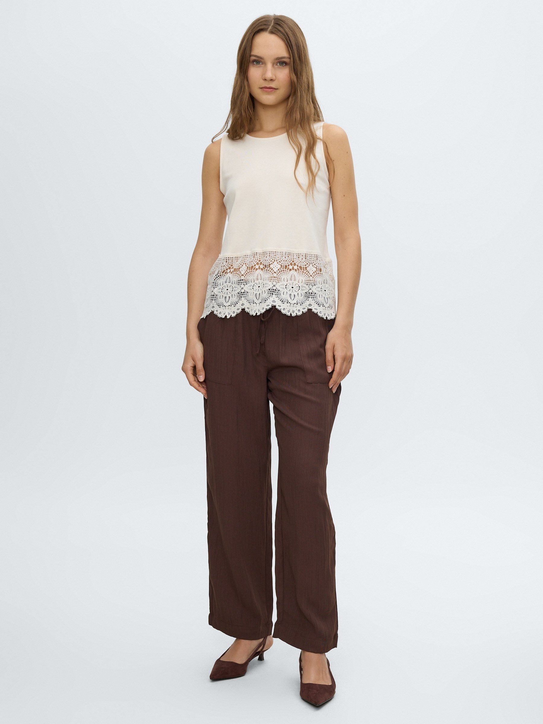 Sleeveless embroidered T-shirt off white middle front view