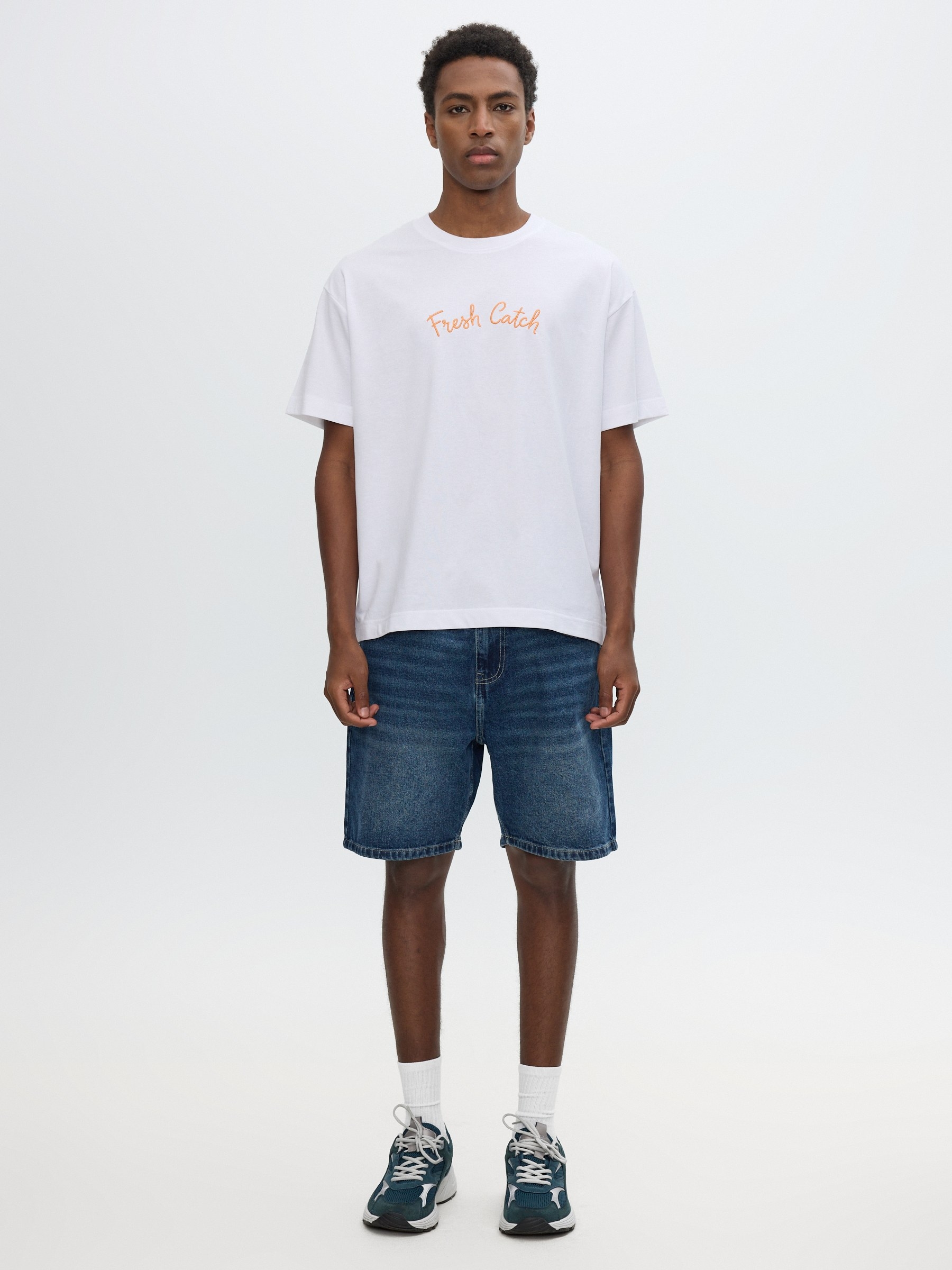 Camiseta fresh catch branco vista meia frontal