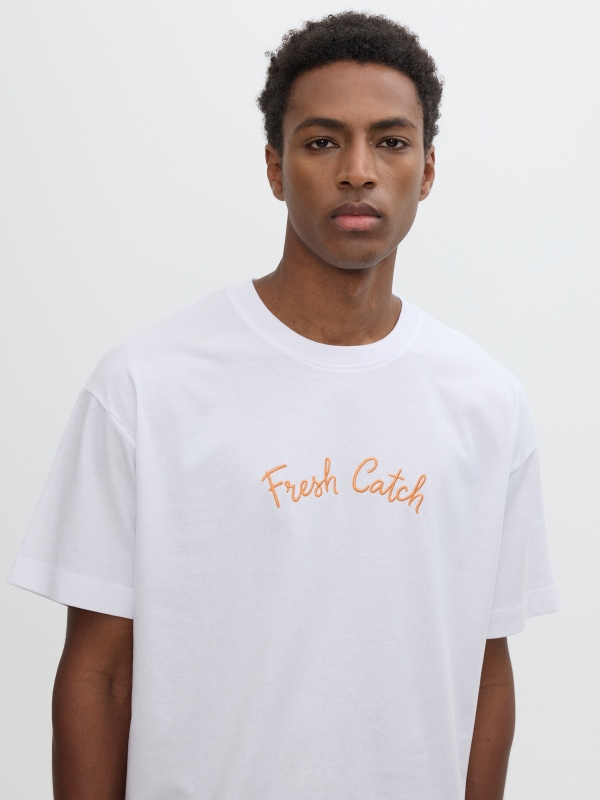 Camiseta fresh catch branco vista detalhe