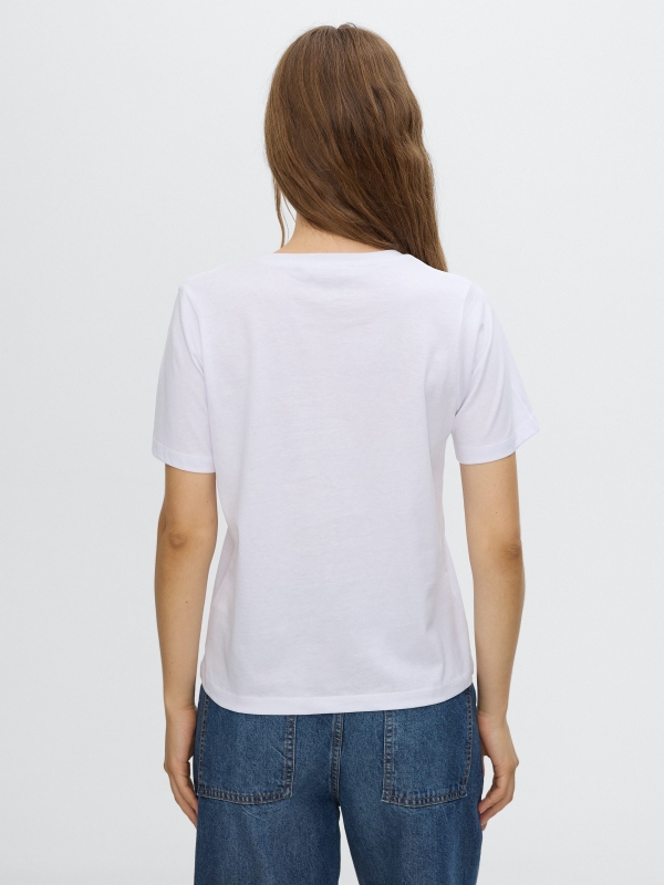 Camiseta olho étnico com miçangas branco vista meia traseira