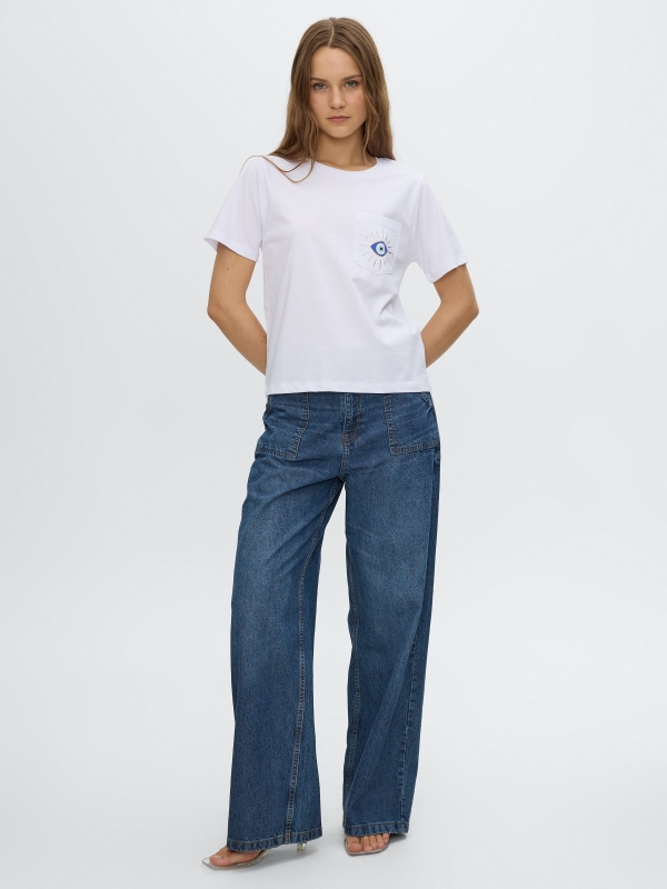 Camiseta olho étnico com miçangas branco vista geral frontal