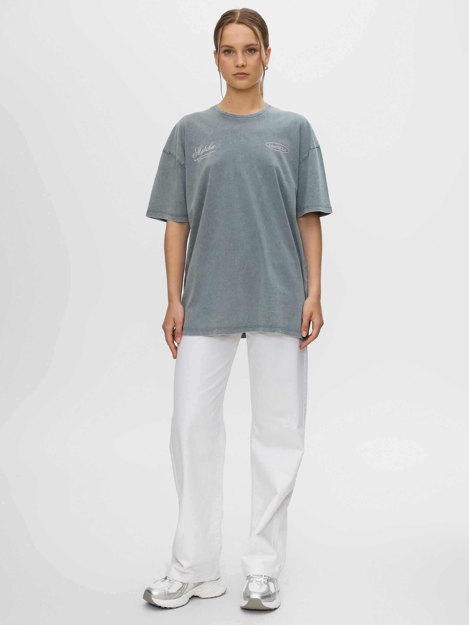 Camiseta oversize lavada gris azulado vista media frontal