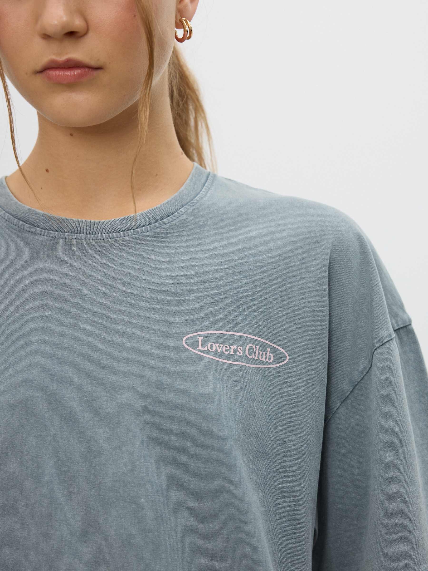 Camiseta oversize lavada gris azulado vista media frontal
