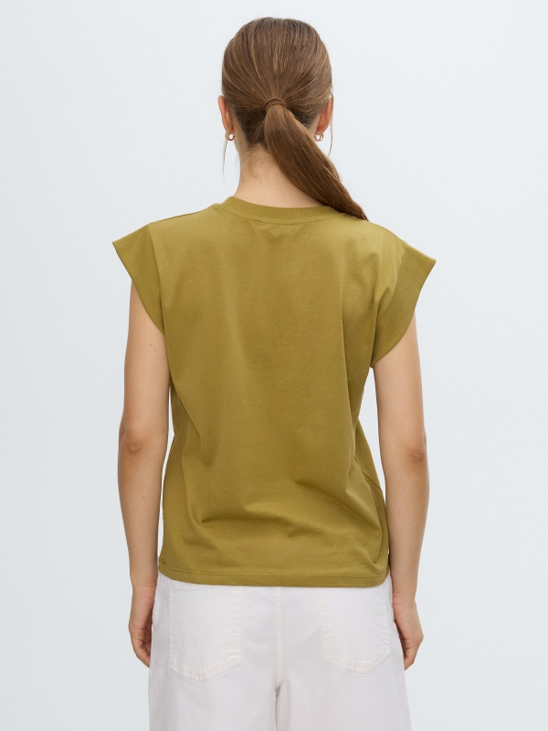 Camiseta sem mangas bordado floral verde oliva vista meia traseira