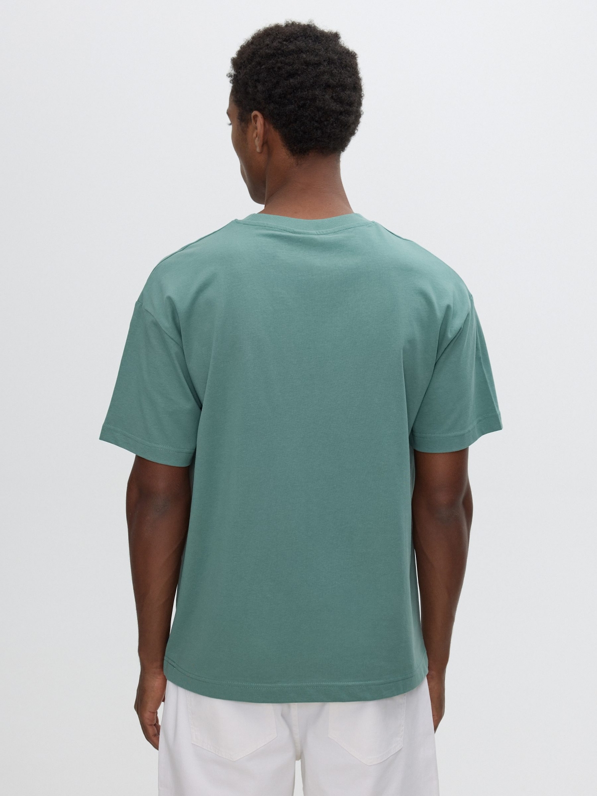 Camiseta bolsillo estampado verde vista media trasera