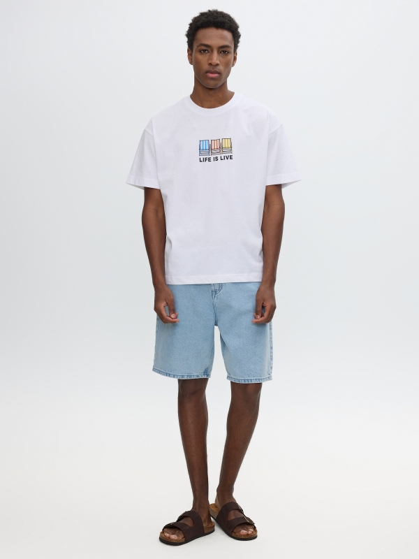 Camiseta estampada life is live branco vista geral frontal