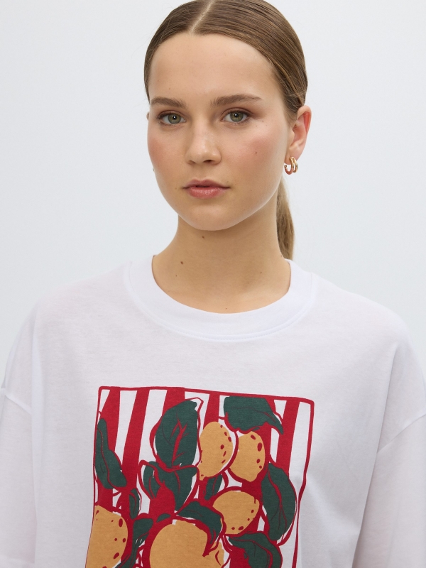 Camiseta oversize limão branco vista detalhe