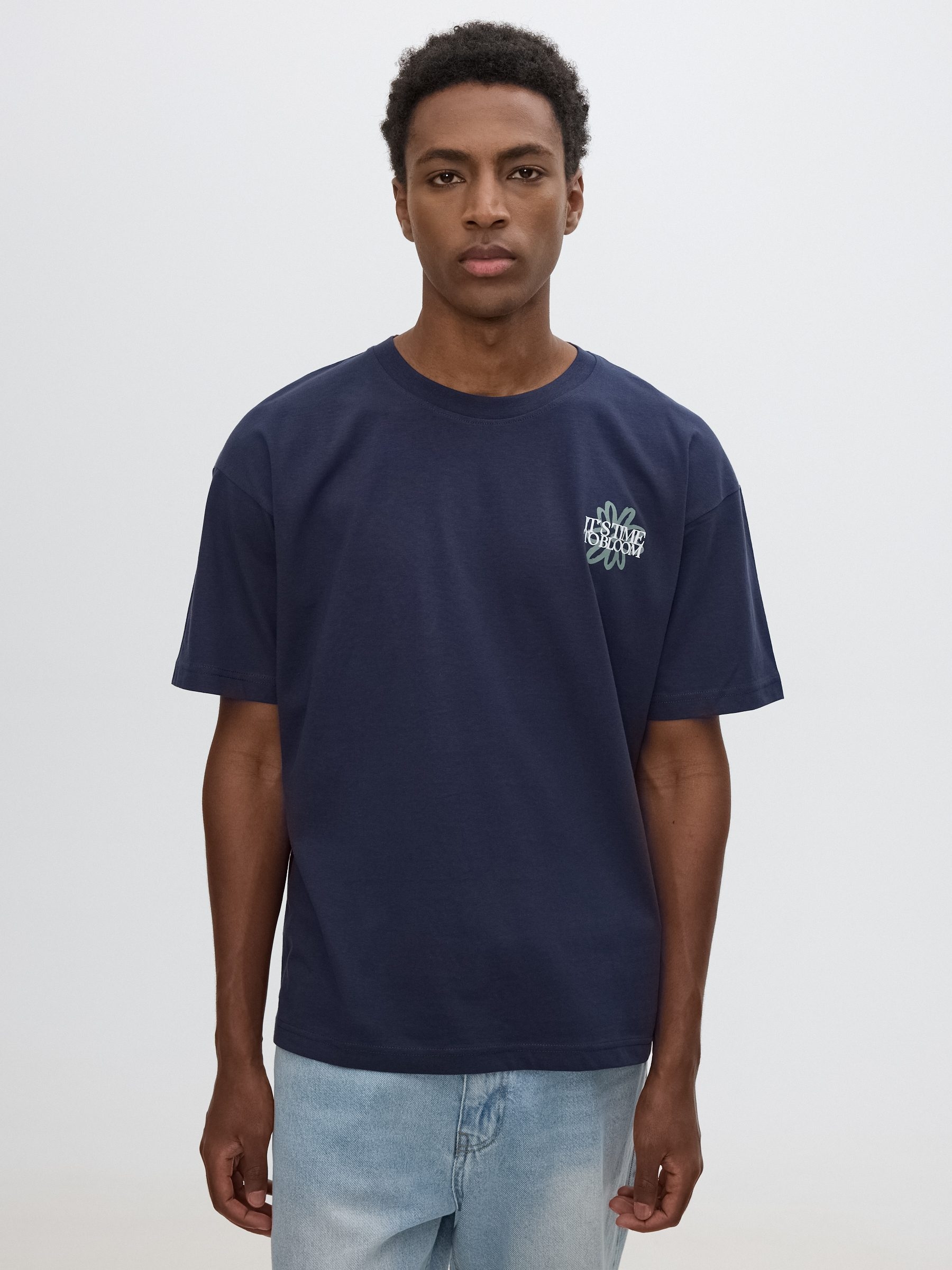 Text print T-shirt navy middle front view