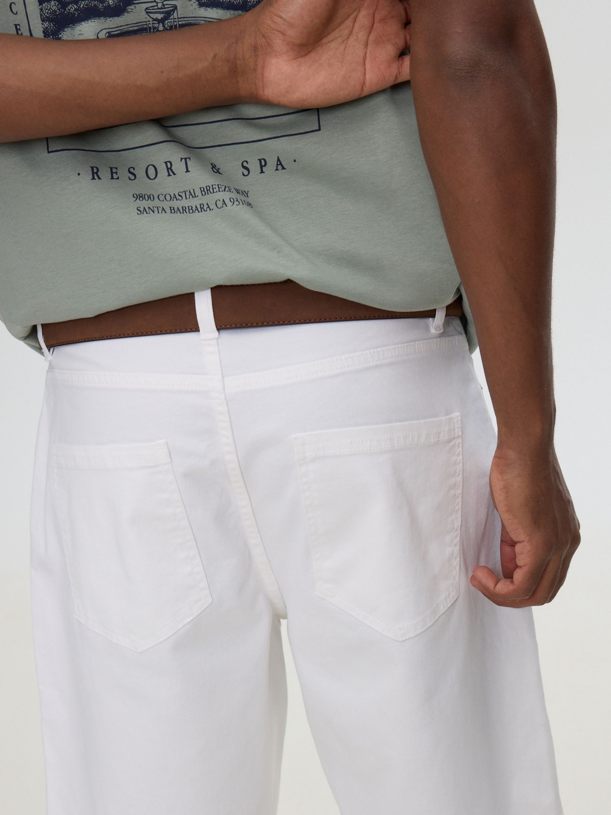 Baggy twill Bermuda shorts white detail view