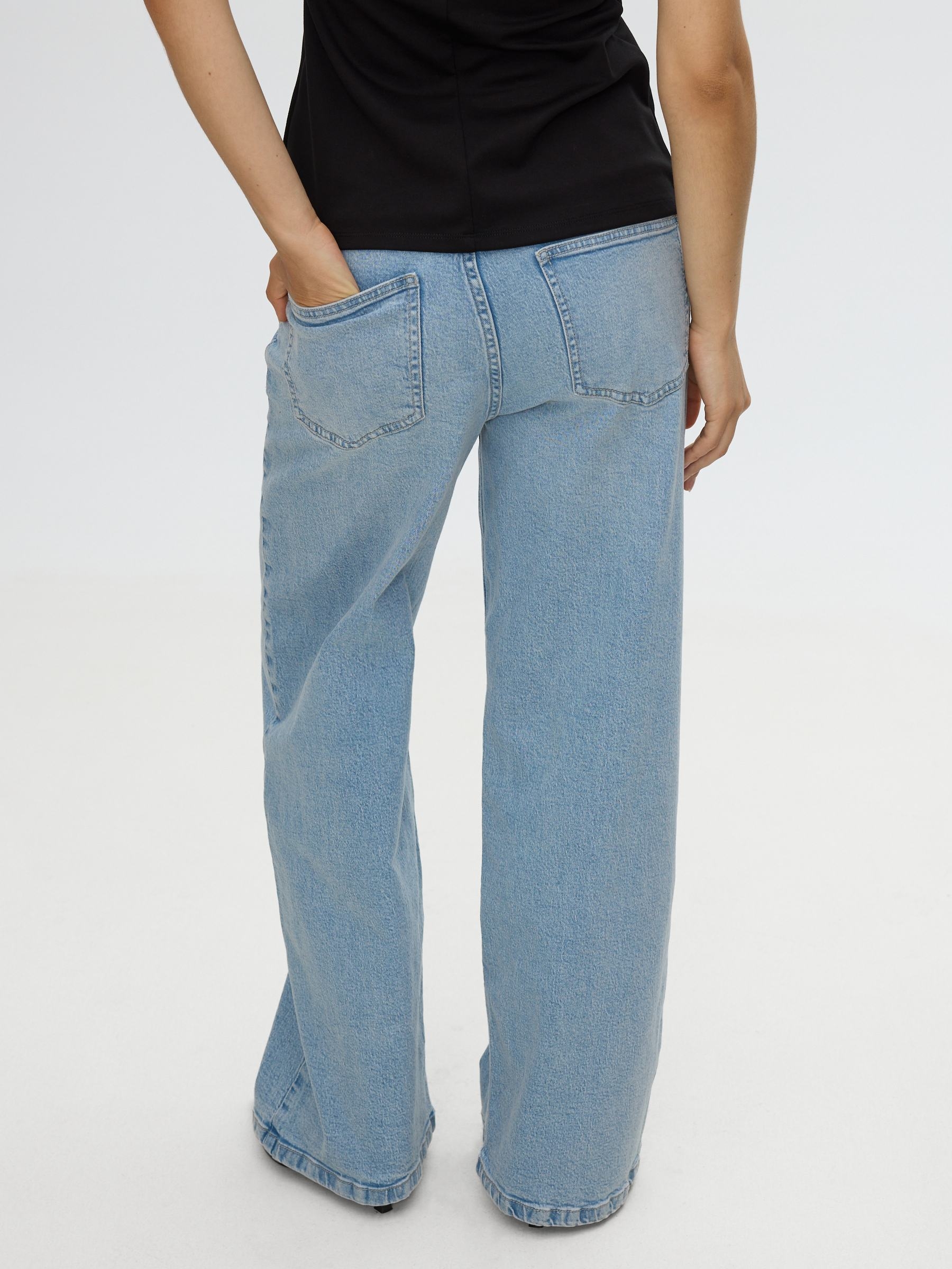 Mid-rise wide-leg jeans light blue front view