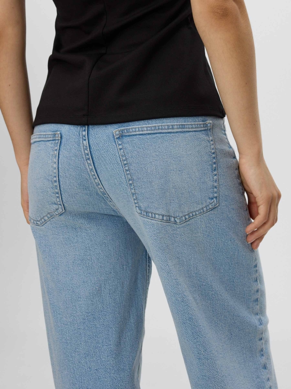 Jeans wide leg tiro médio azul claro vista detalhe