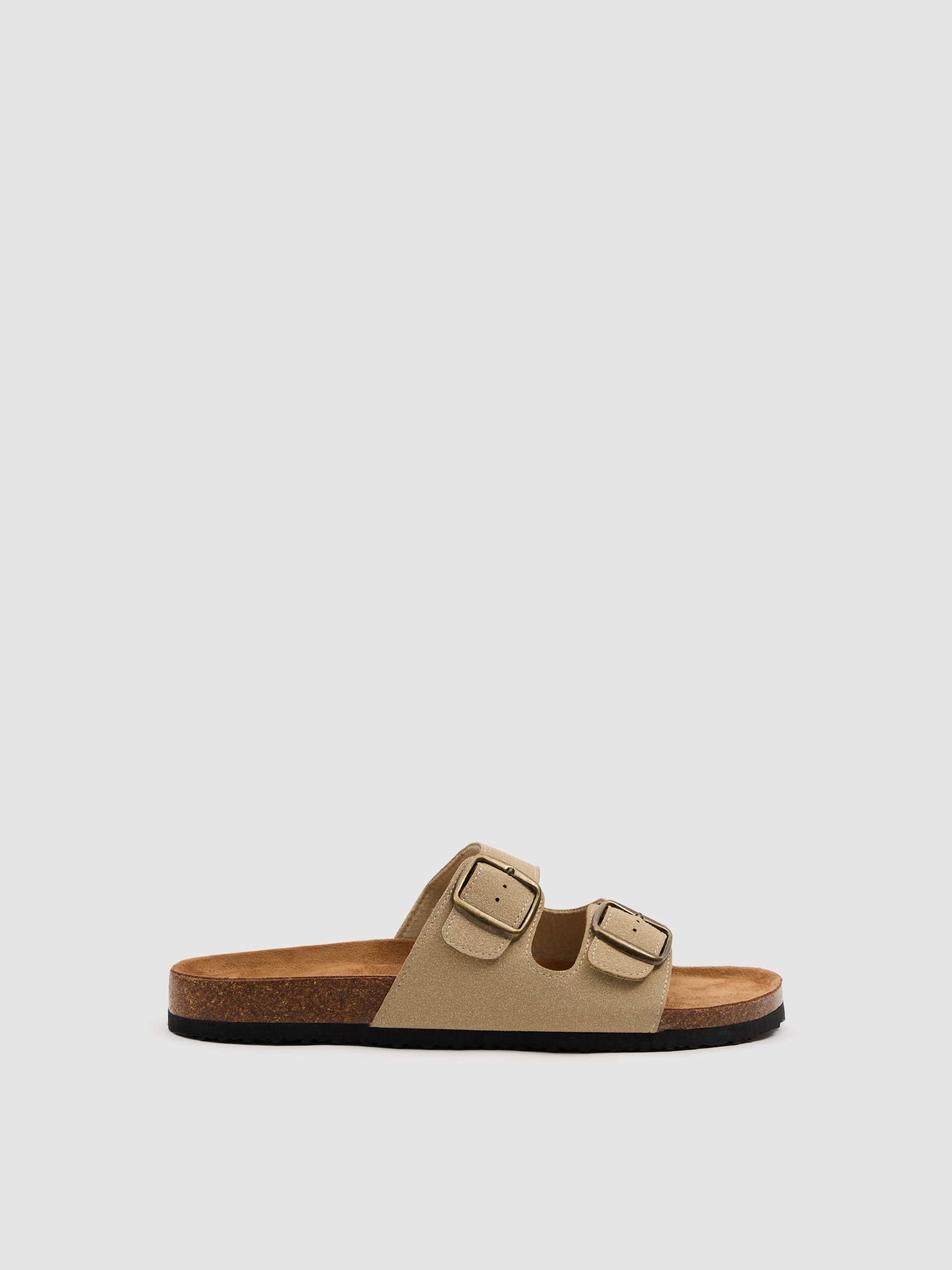 Flat sandal with double strap buckle sand. sand