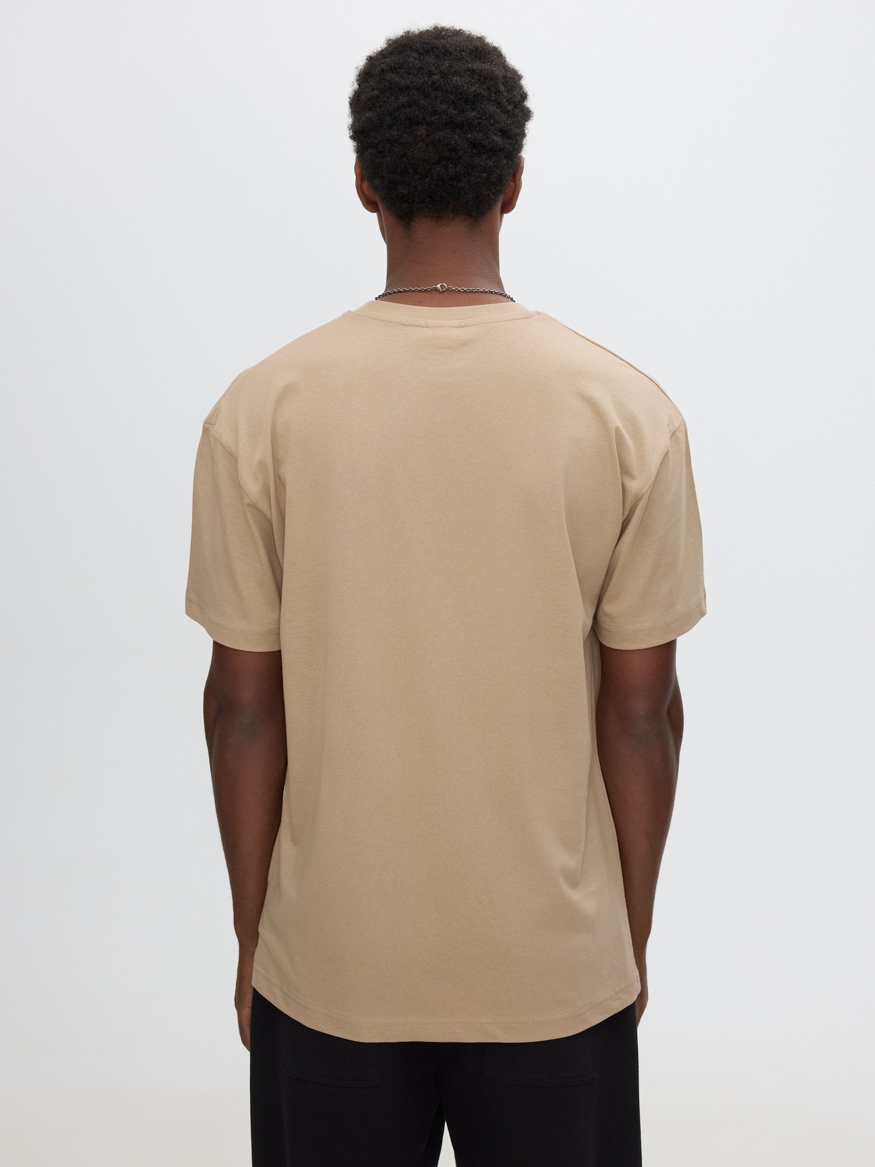 Camiseta estampado texto beige vista media frontal