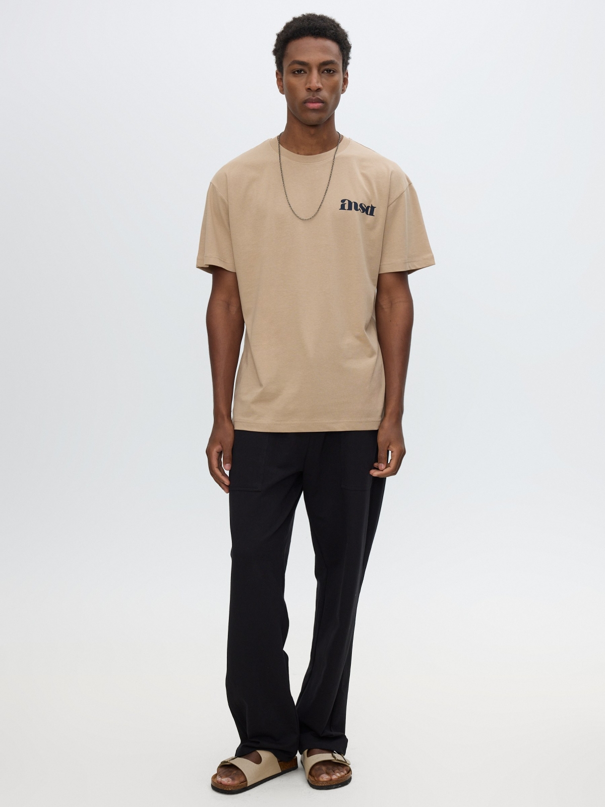 Camiseta estampado texto beige vista general frontal